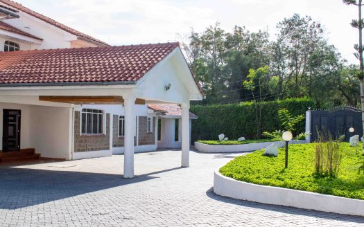 3 Days  5-bedroom Enashipai Holiday Home in Athi Rive