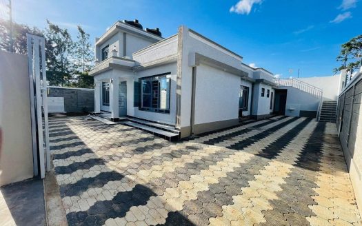 🔥Well Executed Brand New 3 BEDROOM All Ensuite Plus Dsq in a Gated Estate with 3 units
