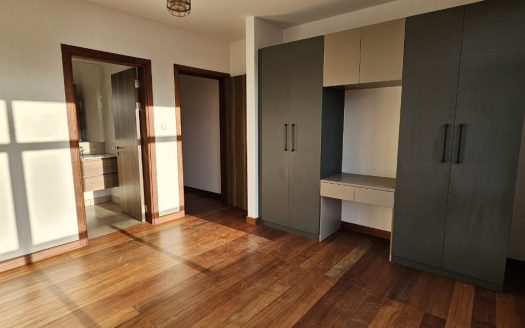 4BEDROOM DUPLEX WITH A DSQ inside TWO RIVERS MALL